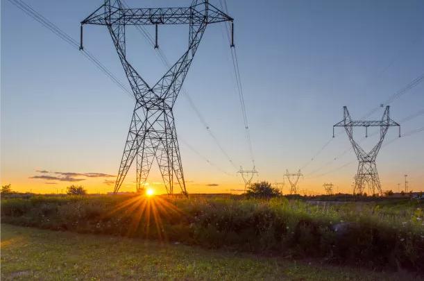 Wat is het verschil tussen stalen hoektoren en stalen pijptoren?