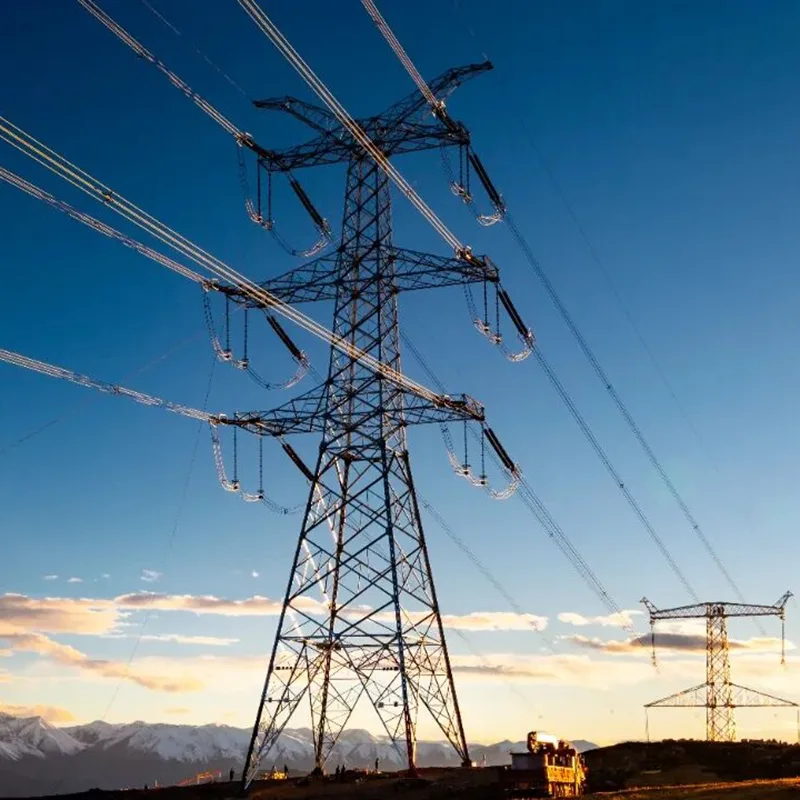 Stalen toren met spanningsrooster van 500 kV